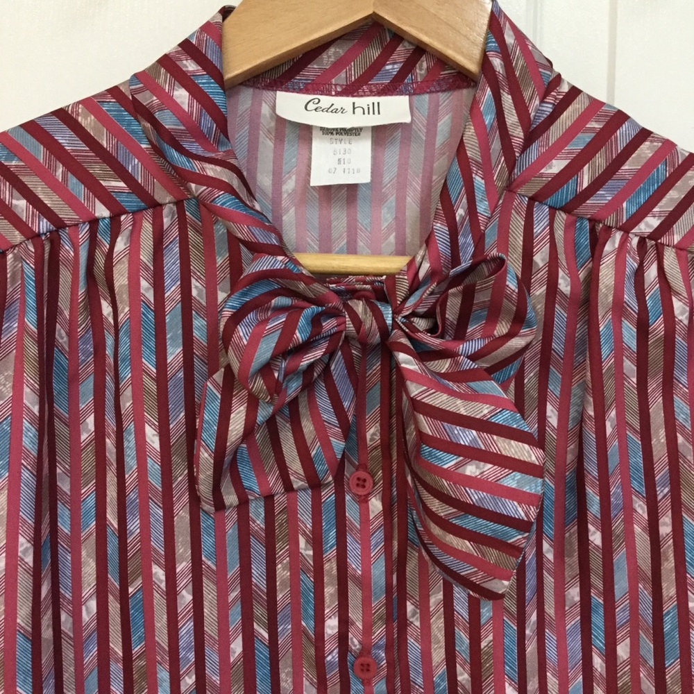 VINTAGE sz 10 Blouse Long Sleeve High Neckline Tie or Bow Detail Red Blue